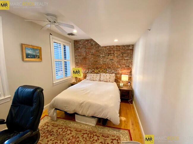 Photo - 452 Hanover St