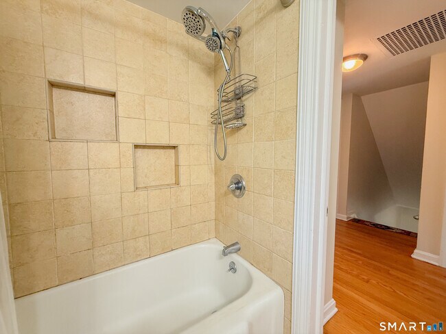 Photo - 1657 Farmington Ave