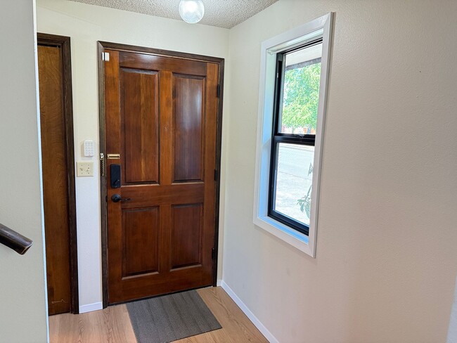 Photo - 2090 Tabor St