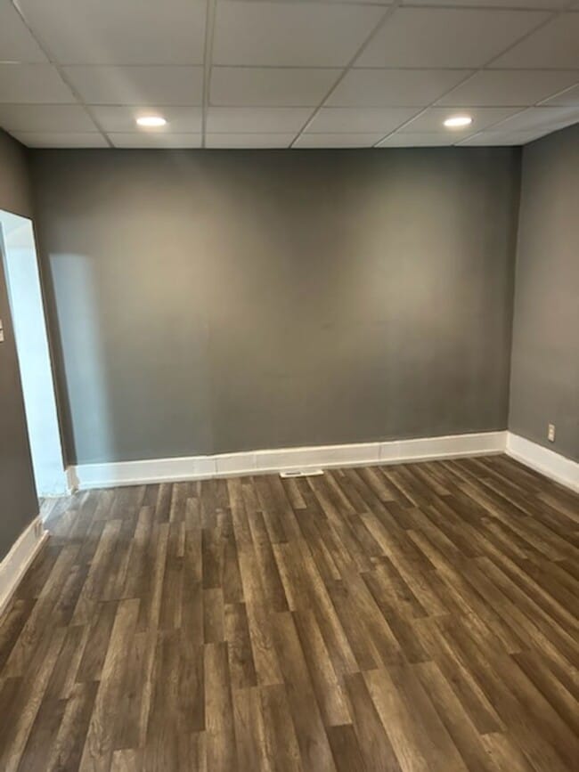 Photo - Spacious 3 bedroom apartment for rent in B...