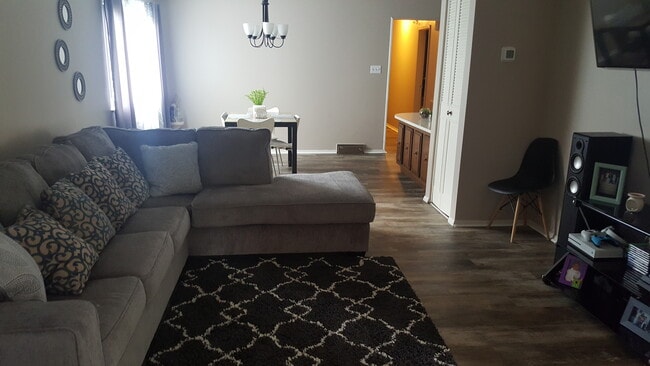 Photo - 613 N 25th St