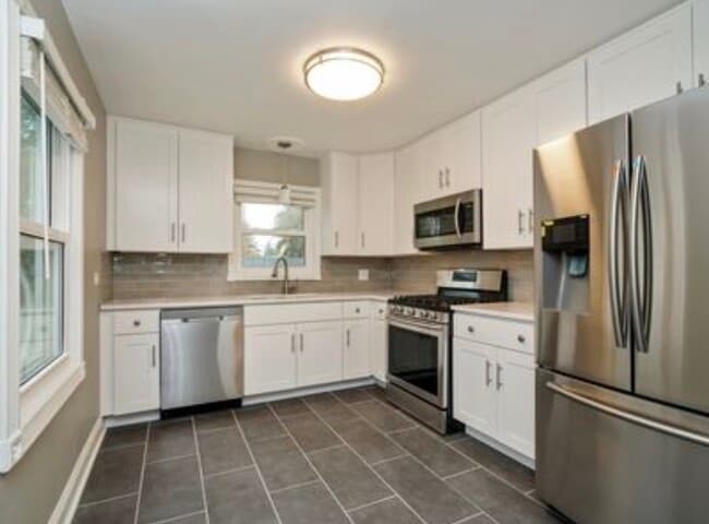 Photo - 936 S Main St