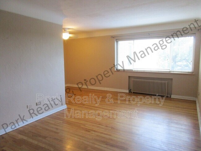 Photo - 733 E 2nd Ave
