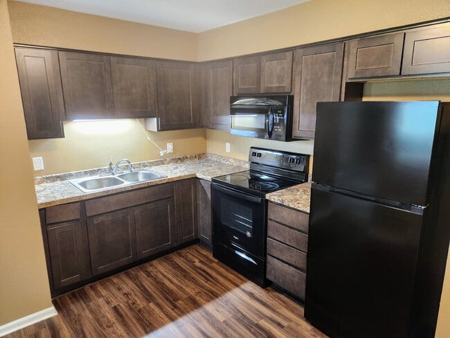 Photo - 450 Laurel St Unit Apt 4