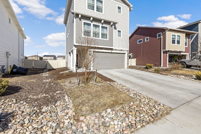 Photo - Spacious 3 Bed in Ventana – Open Layout, Fenced Backyard, Community Pool & Gym