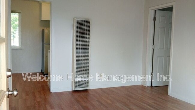 Photo - 19727 Center St