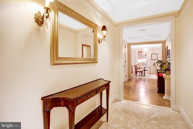 Building Photo - 1155 23rd St NW Unit 2E