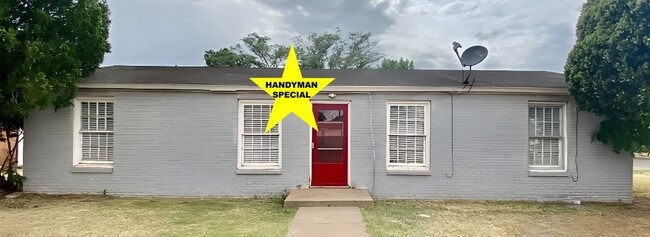 Building Photo - Handyman Special $0 First Month's Rent / “You fix, you SAVE BIG!!” Contact Mayshell for details: ...