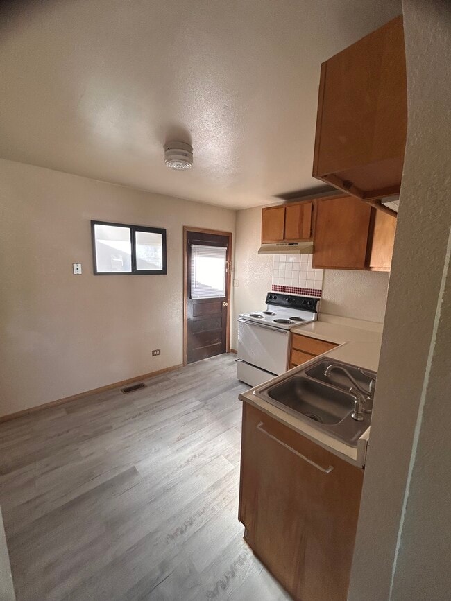 Photo - 808 Avocado St