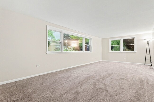 Photo - 16W641 56th Pl