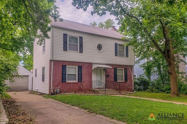 Building Photo - Close to K-State!