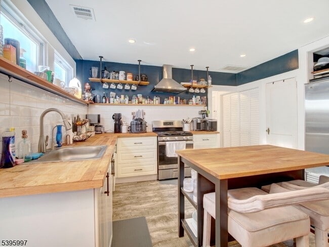 Photo - 97 La France Ave