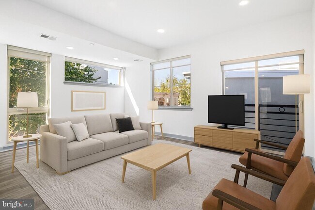 Photo - 419 W Berks St Unidad 2