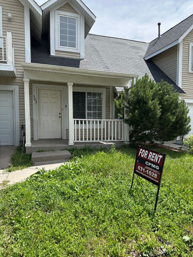 3 BEDROOM, 2 BATHROOM TOWNHOUSE WITH 1 CAR... - 3 BEDROOM, 2 BATHROOM TOWNHOUSE WITH 1 CAR...