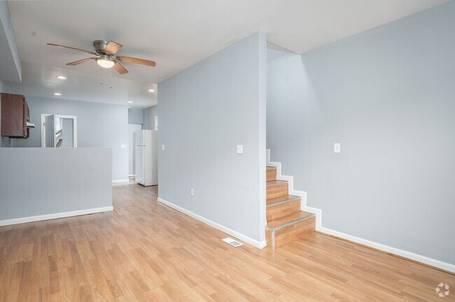 Building Photo - Two Bedroom Rental for Immediate Move In W...