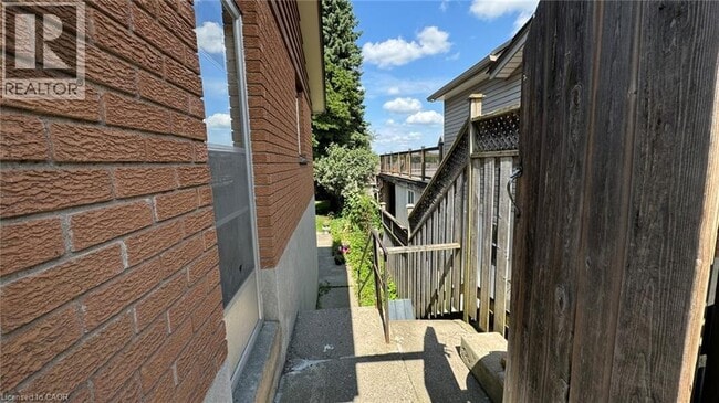 Photo - 408 Erb St. W