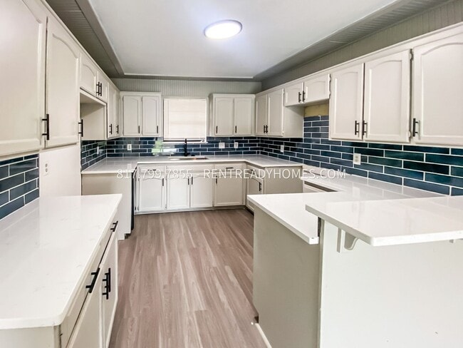 Photo - 203 W Shady Oaks Cir