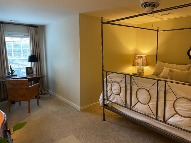 Photo - 1121 Surrey Ln