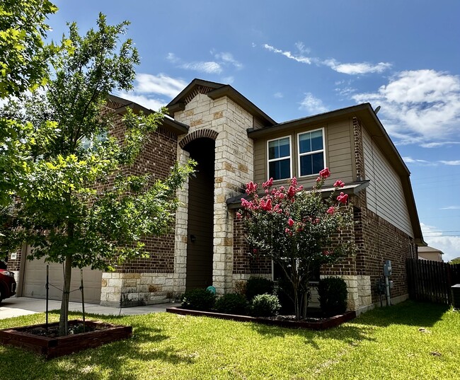 Building Photo - 8907 Palomino Pony