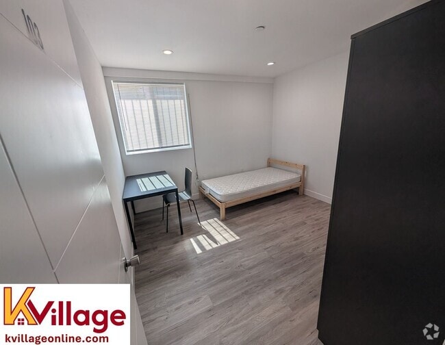 Building Photo - FULLY FURNISHED co-living apartment room w... Unit 103 (furnished)