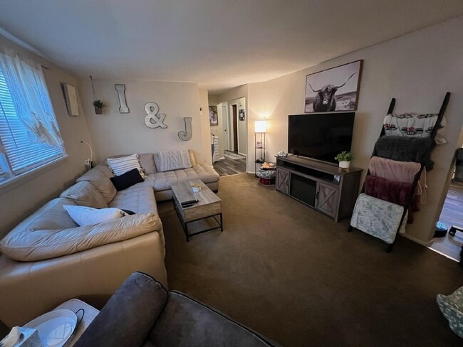 Living Room - 4187 Lake Ave Unit 1