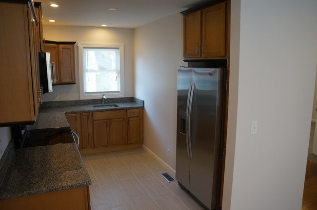 Building Photo - 22 Bradley St Unit 1