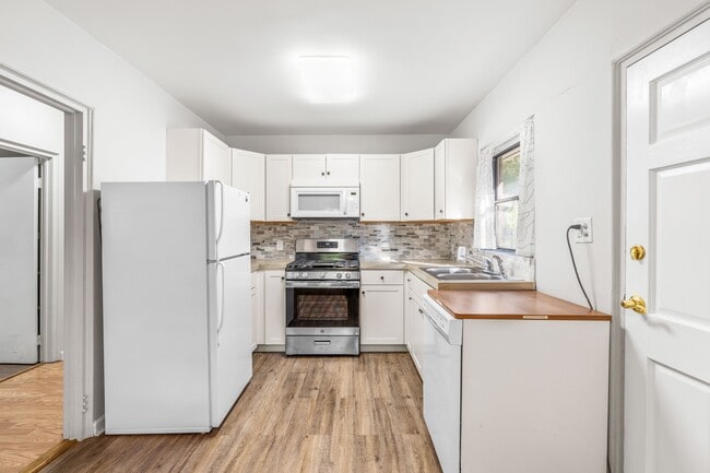 Photo - 300 Barclay Rd