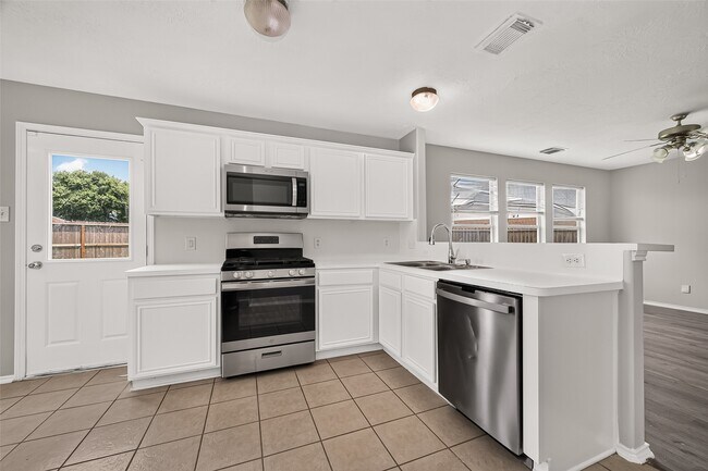 Photo - 19451 Nasworthy Dr