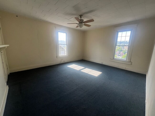 Building Photo - 390 Forest Ave Unit C