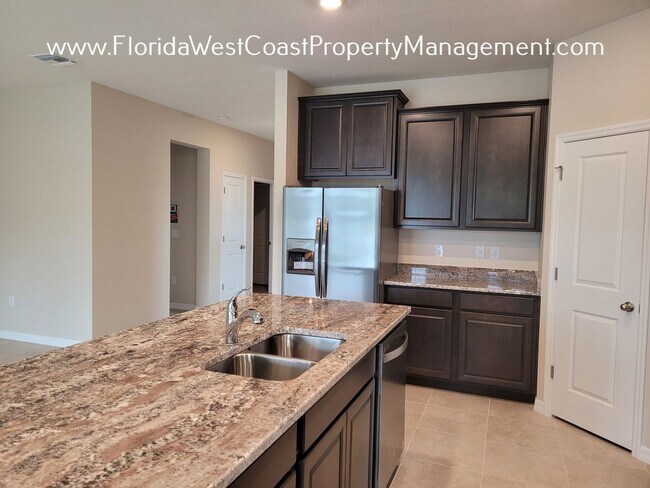 16465 Woodside Gln