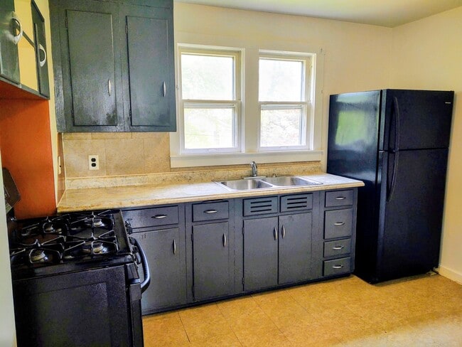 Photo - 402 Vine St Unit 402 1/2 Vine St Woodstock, IL