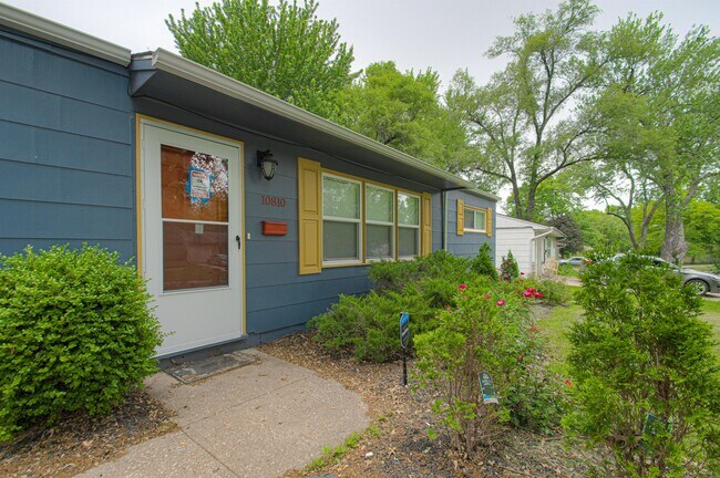 Photo - 10810 Ewing Ave