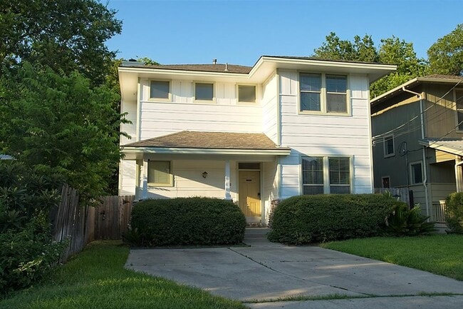 Photo - 930 E 50th St