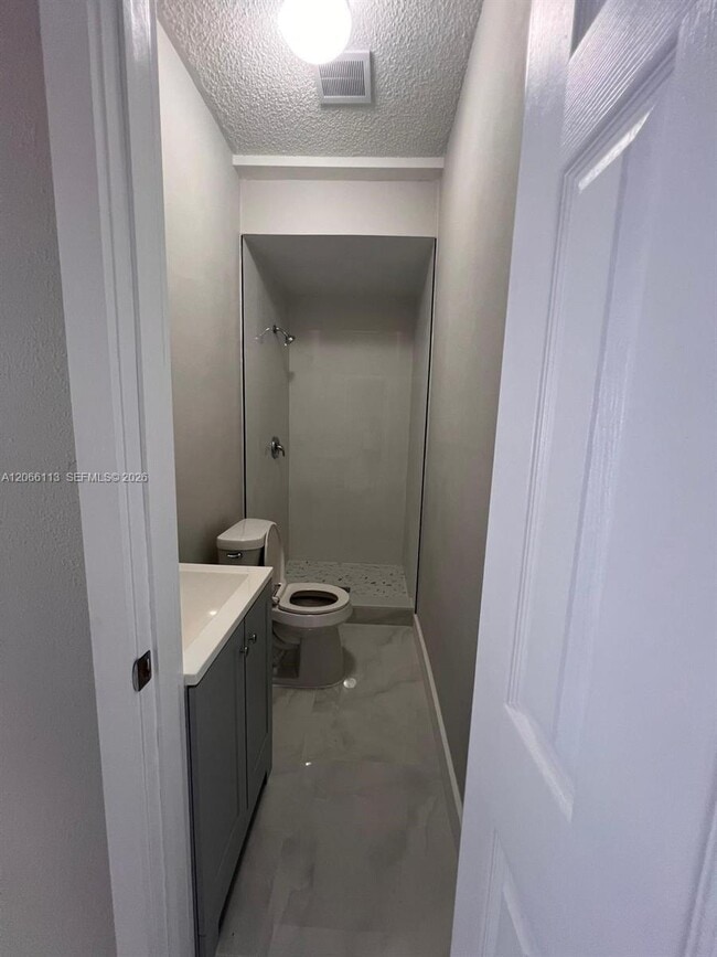 Photo - 1625 NW 35th St Unit B5