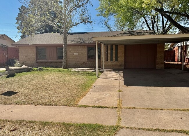 Building Photo - Adorable 3/1.5/1 in Great Location! Minutes from Tech and Hospitals!