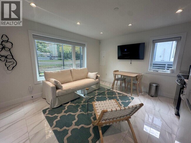 Photo - 4373 Ontario St