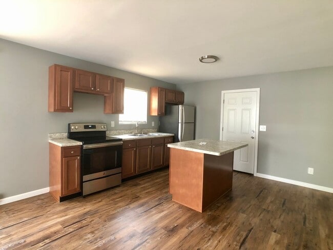 Photo - ASHLAND - NICE + Quiet 2 Bedroom Available Unidad 1412
