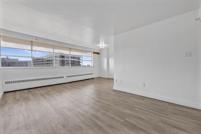 Photo - 65 Thorncliffe Park Dr Unit 1807
