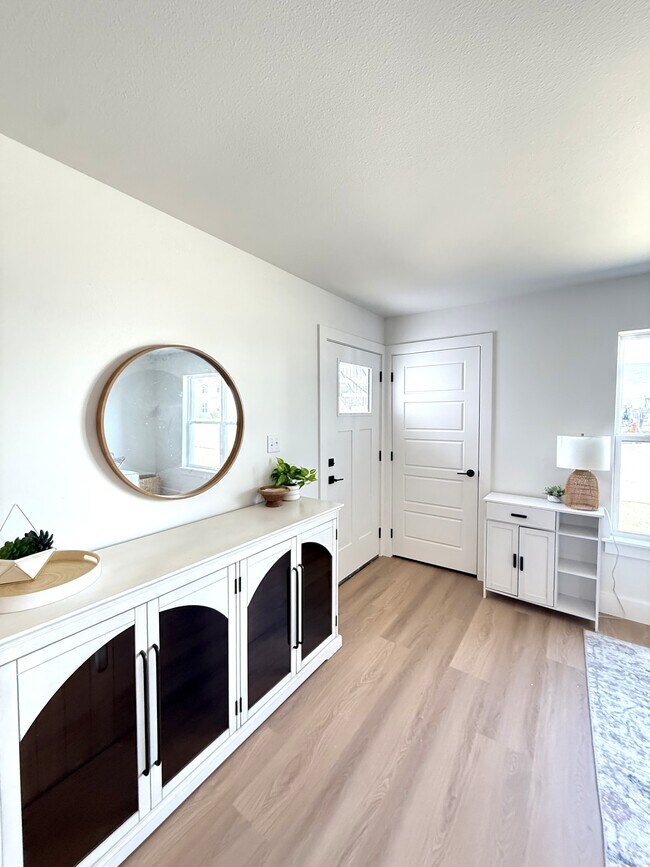 1162 W Cato Springs Rd