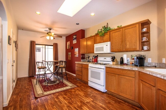 Photo - Furnished in Willow Hills
