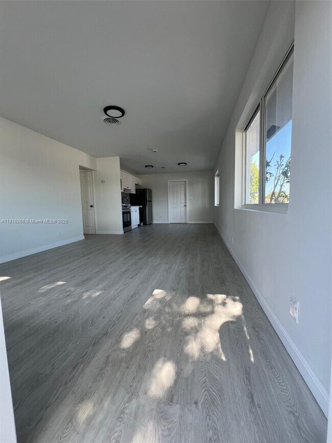 Building Photo - 1831 NE 56th St Unit 1 Rental