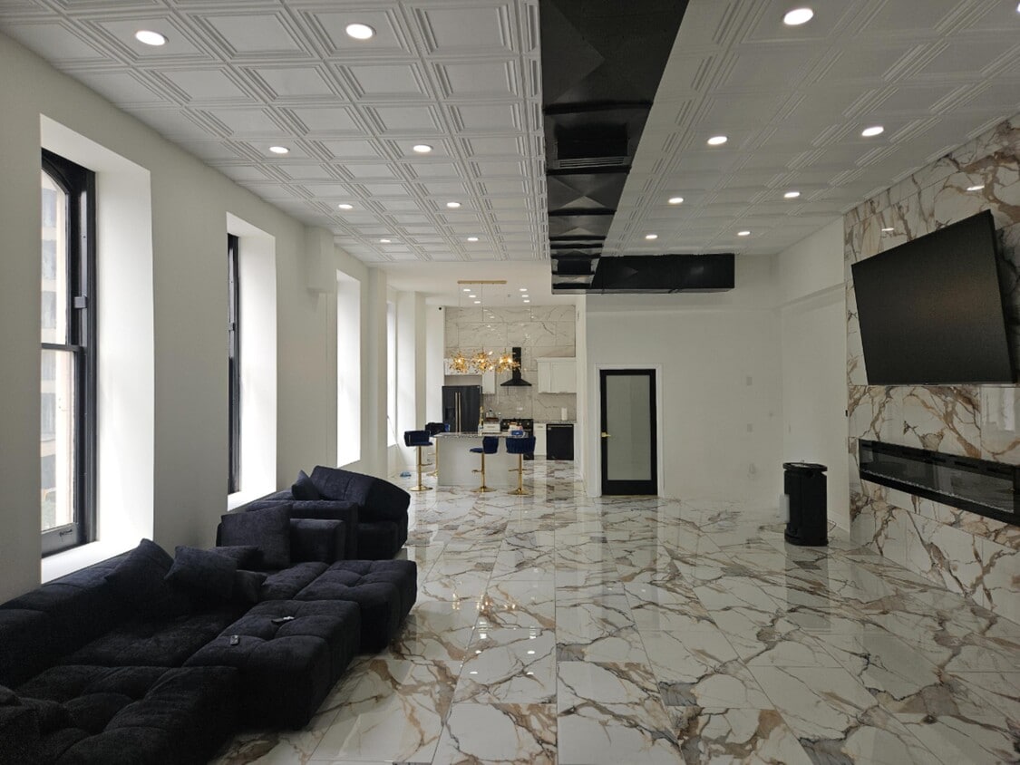 Photo - 539 W Market St (Louisville, KY)