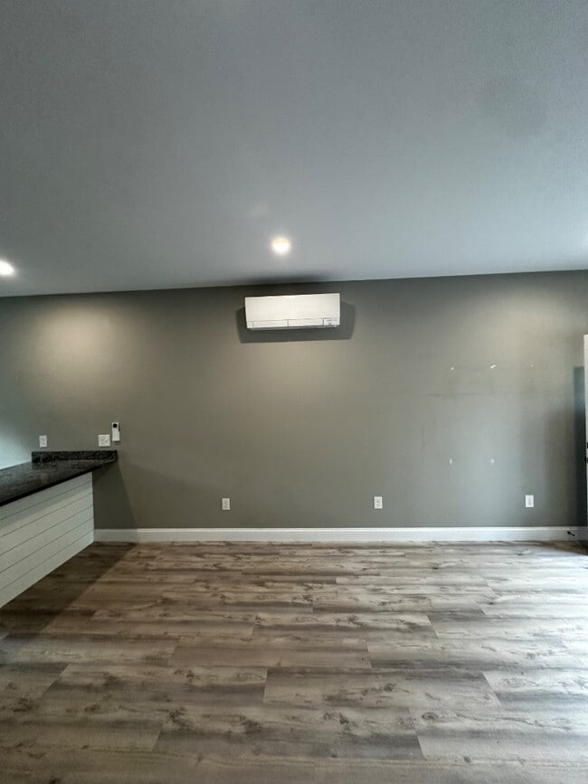 3 Emerald Dr