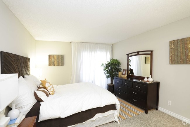 1BR, 1BA - 650SF