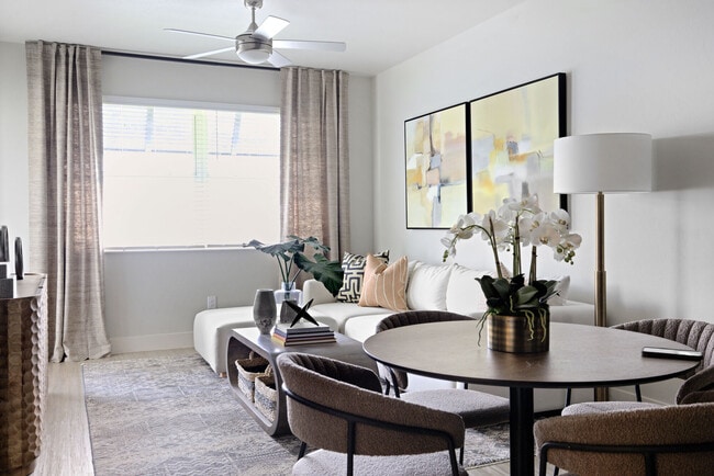 Comfortable living room - Estero Vista