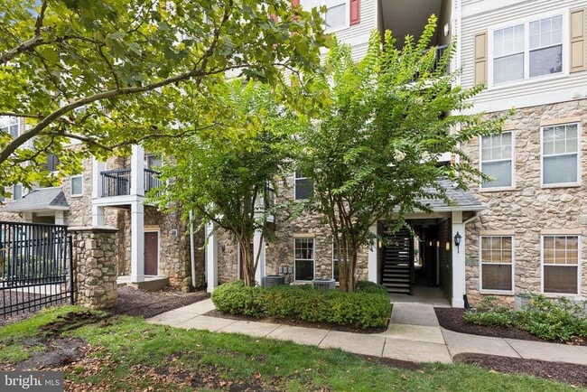 Building Photo - 5107 Travis Edward Way Unit B Rental