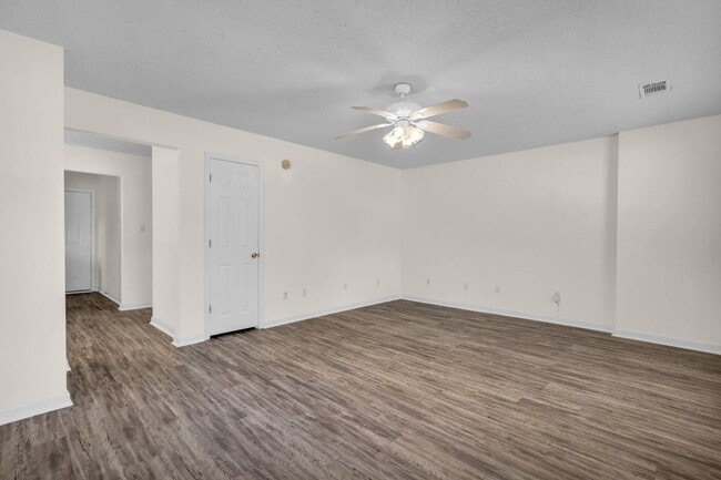 Photo - 1202 E Waldburg St