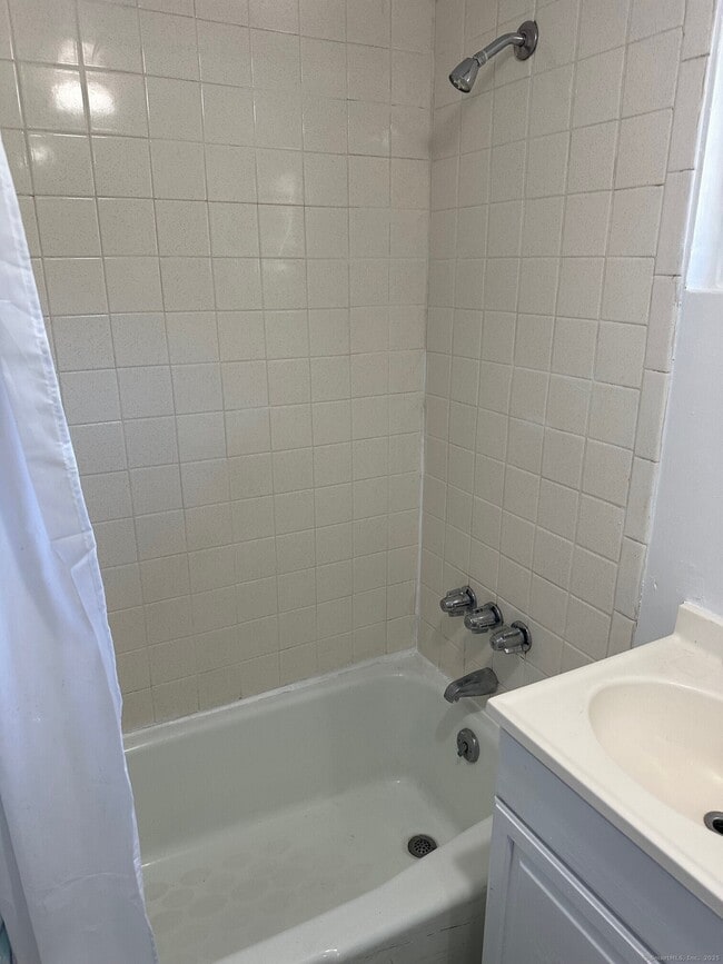 Photo - 379 Derby Ave Unidad 3