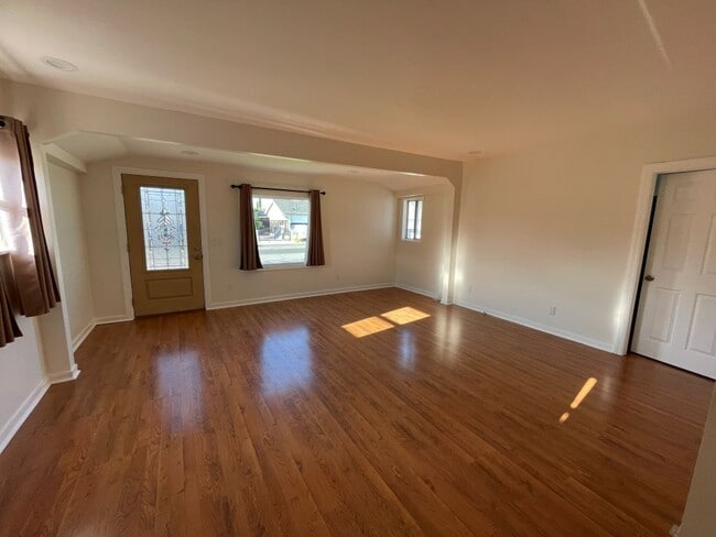 10122 Imperial Ave