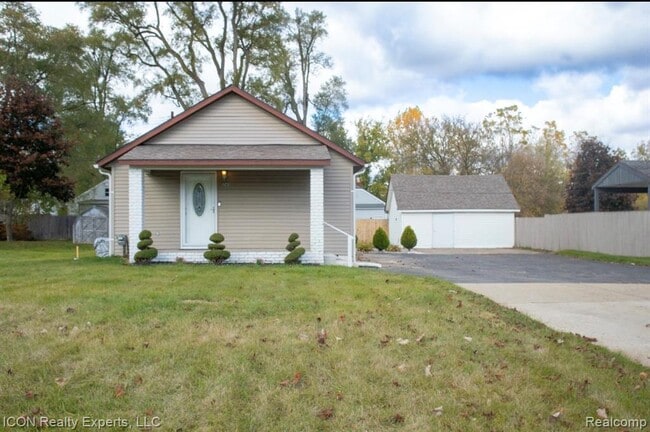 Building Photo - 743 Hollister St